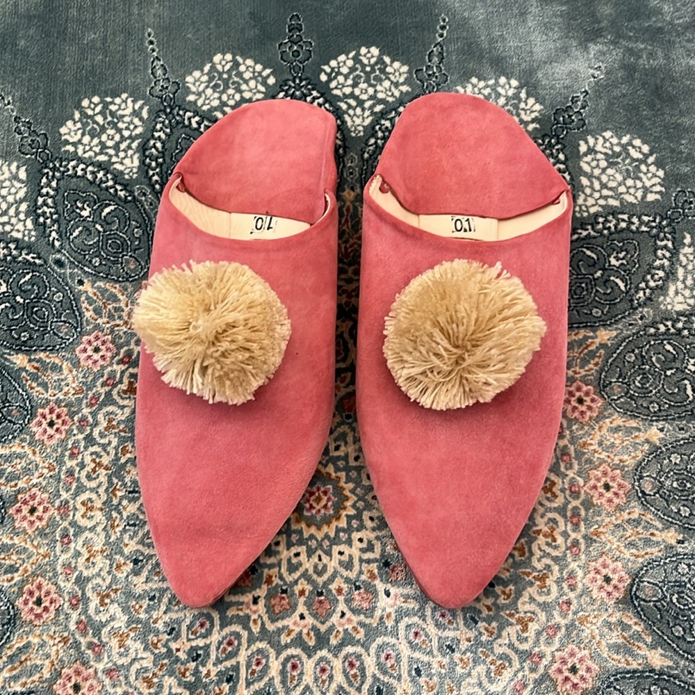 Pom pom slippers in pink (size 10 US) | made in Morocco